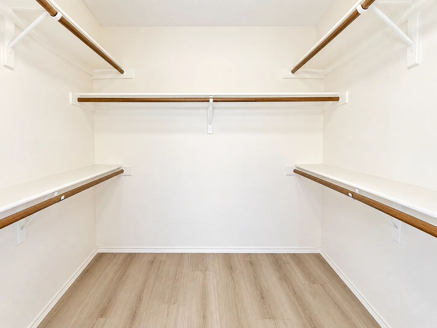 3 bed, 1200 sqft, $2,150 — Photo 4