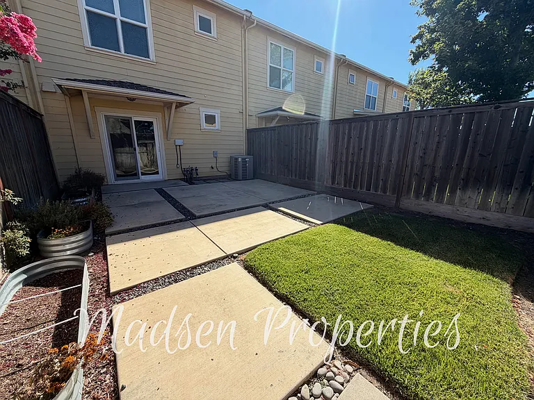 2188 Nord Ave — Photo 23