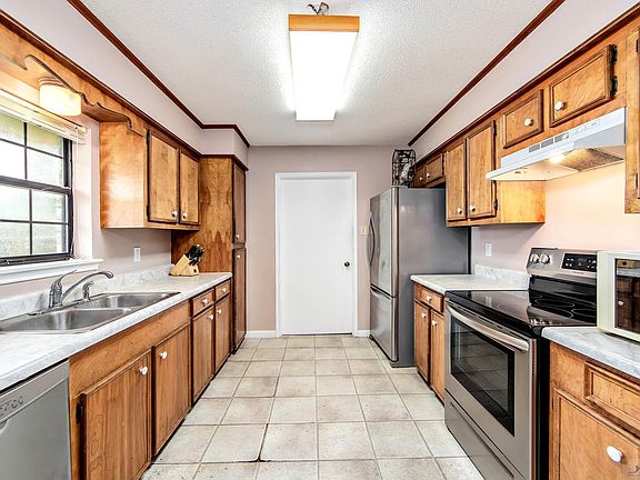 5th image of 412 Gaynell Dr