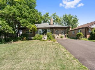527 N Park St, Westmont, IL 60559