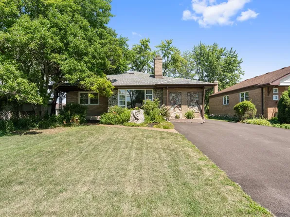 527 N Park St, Westmont, IL 60559