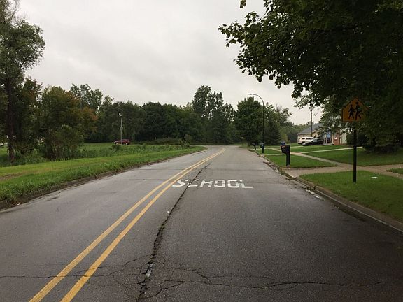 4th image of 1558 Dawn Ave