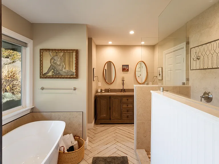 981 Fredensborg Canyon Rd — Photo 1