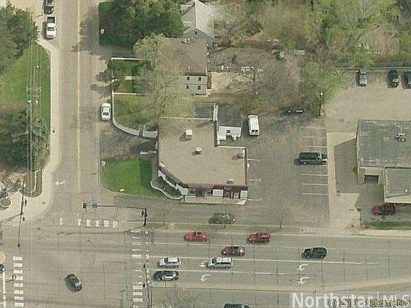 5th image of 1042 Wayzata Blvd E