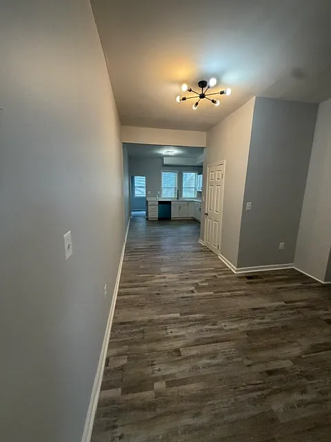 3 bed, 1.5 bath, $1,800 — Photo 4