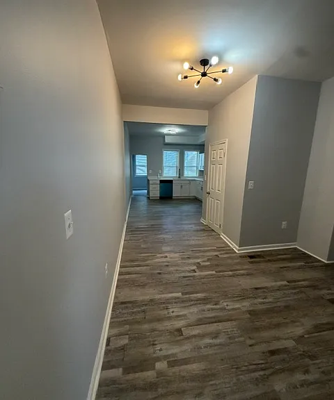 2105 E Federal St — Photo 4