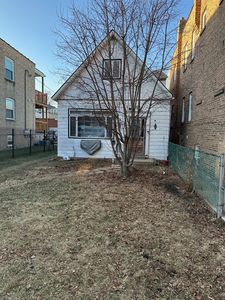 2942 N Gresham Ave, Chicago, IL, 60618
