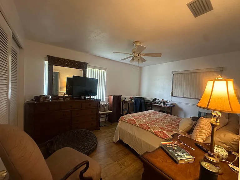 806 Ocean Dr — Photo 4