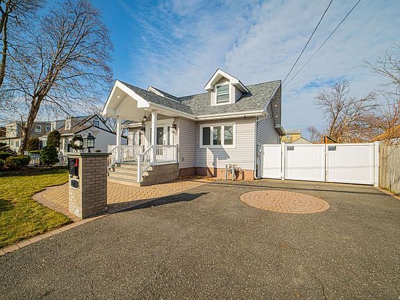 3rd image of 218 Bergen Ct