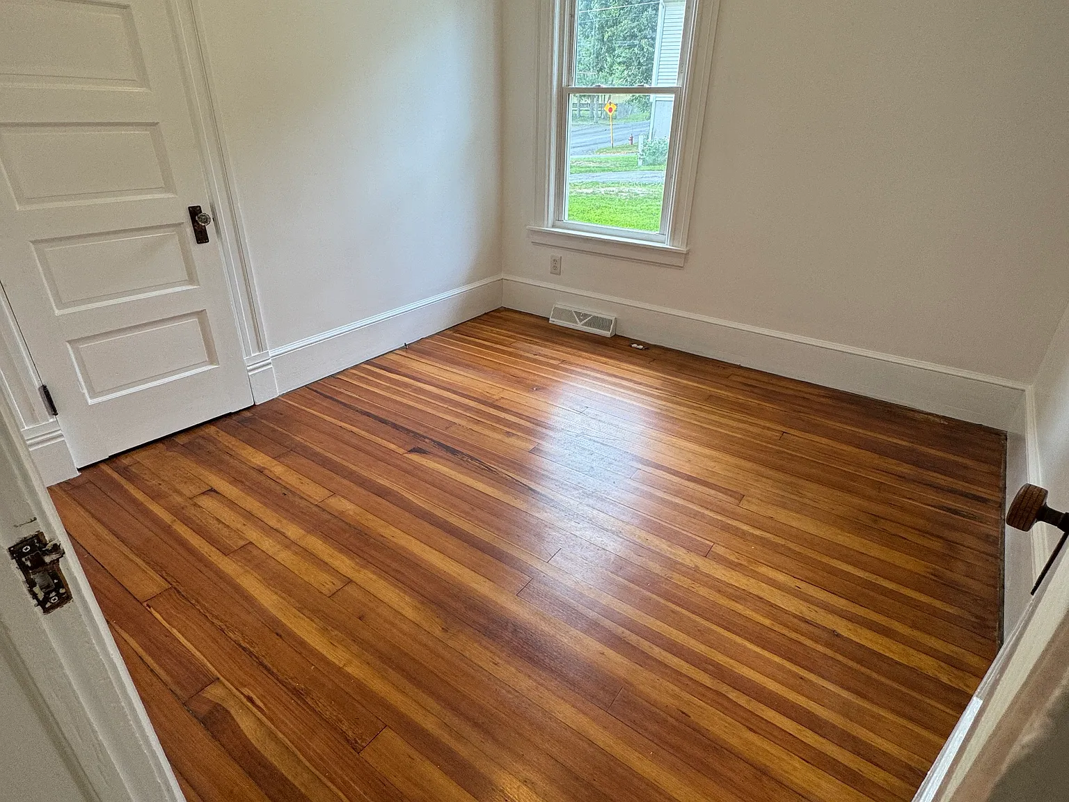 30 Buckingham Ave — Photo 2