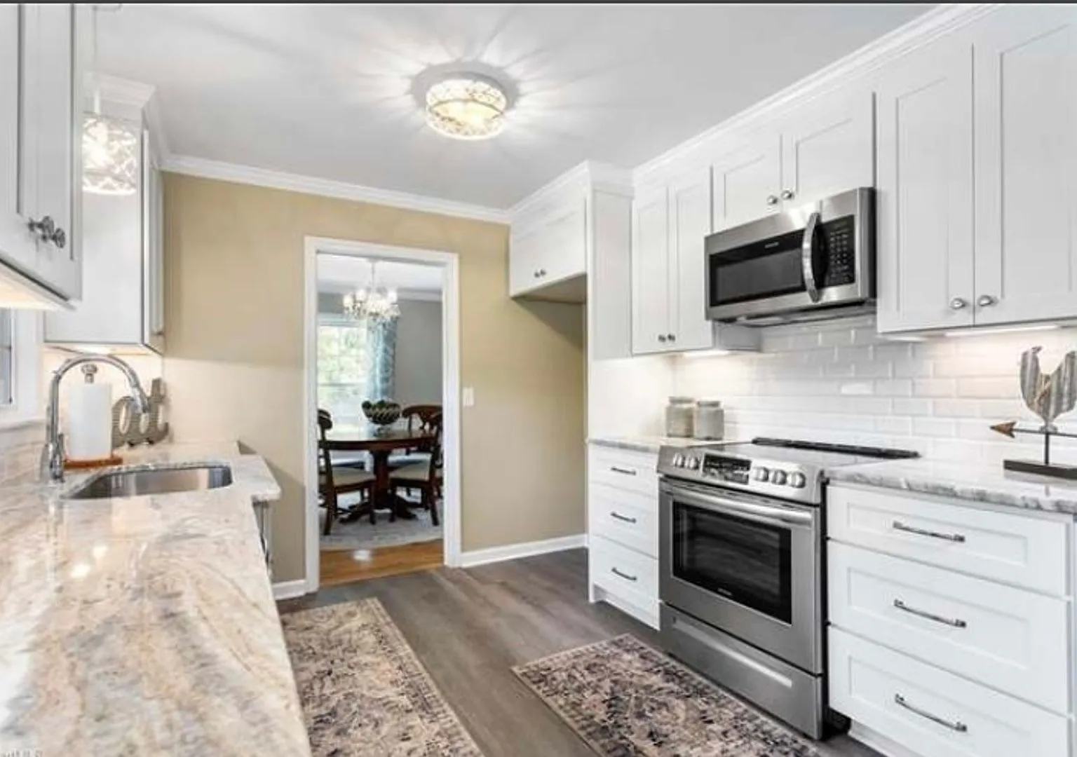 5 bedroom updated home in Friendly Center area — Photo 3