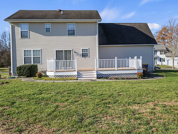 3rd image of 247 Acorn Forest Dr