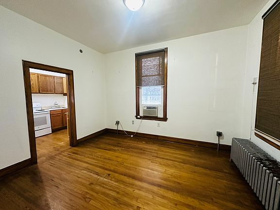 3rd image of 1104 N Ashland Ave #1R