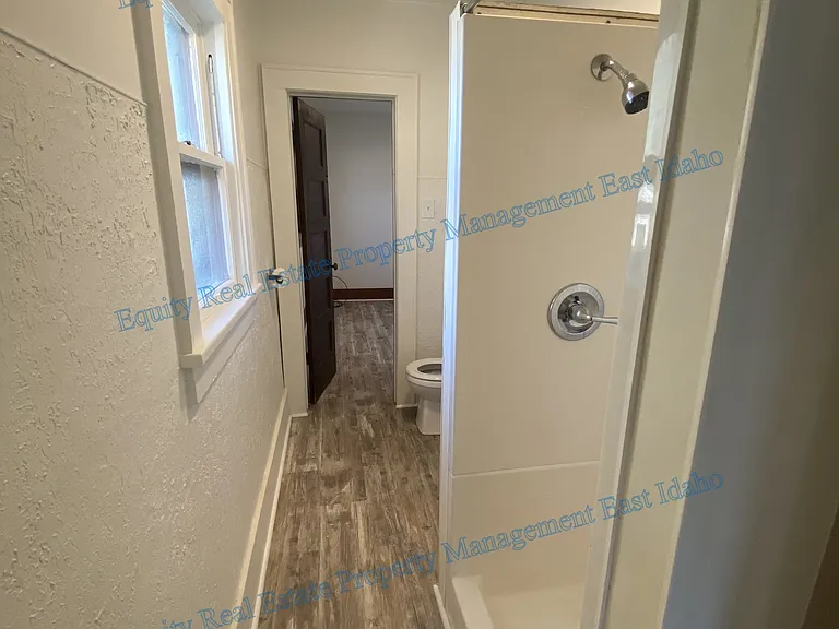 923 W Clark St #923 — Photo 5