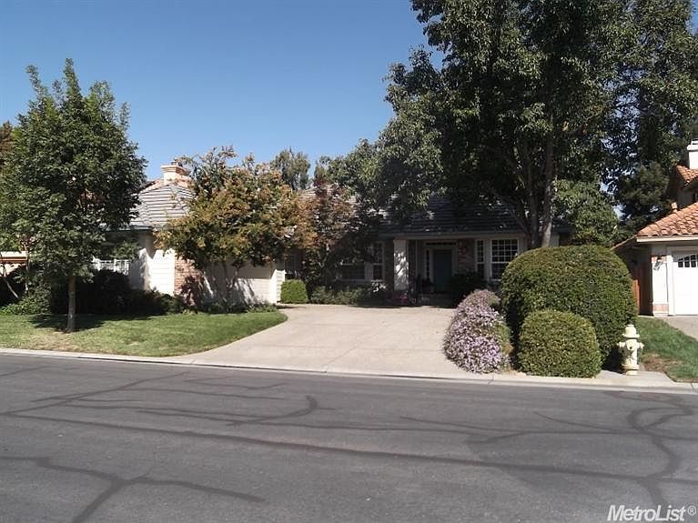 1st image of 3747 Gleneagles Dr