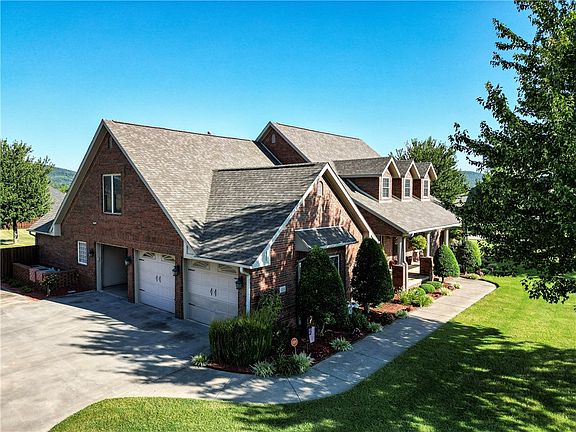 4th image of 410 S Driftwood Dr