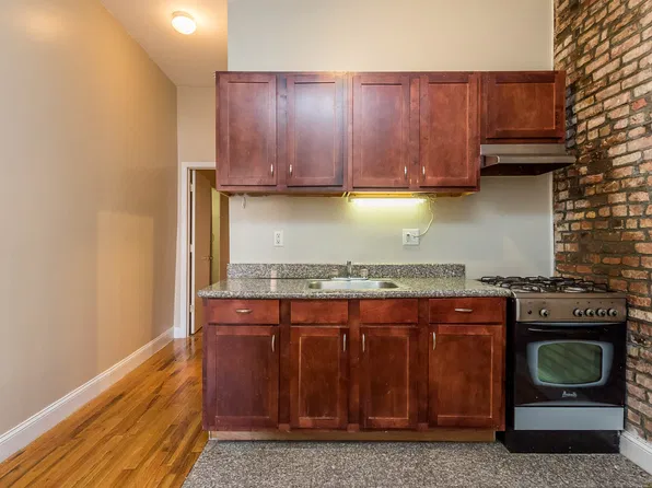 346 Gates Avenue image 1 of 17