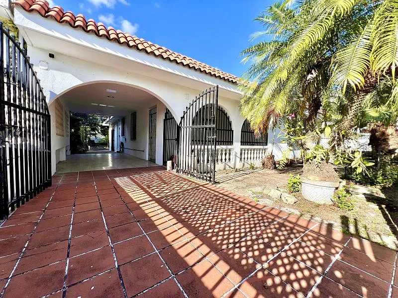 3 bed, 1.5 bath, $2,000 — Photo 1