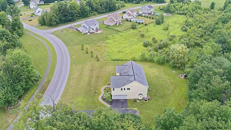 3rd image of 14 FOXGLOVE Way