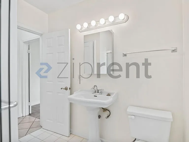 728 E 24th St #728 — Photo 22