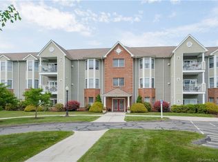 60 Cassandra Blvd APT 212, West Hartford, CT 06107