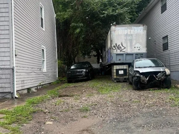 114 E Holsman St, Paterson City, NJ 07522