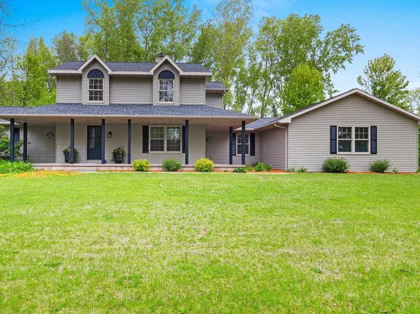 2745 Summerset Cir, Suamico, WI 54173