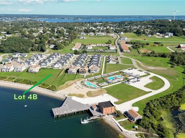 143 Newport Beach Dr, Portsmouth, RI 02871