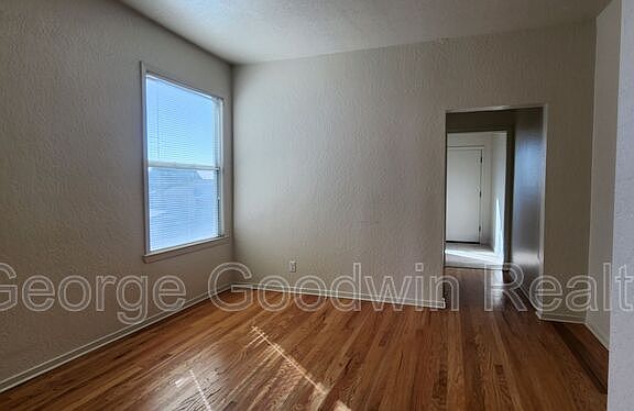 5th image of 1329 46th Ave