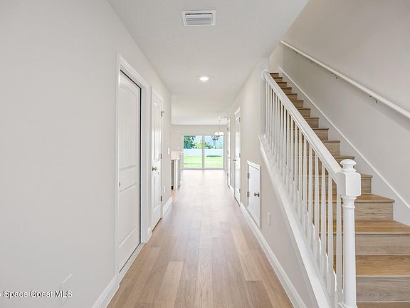 3rd image of 218 Hidden Woods Pl