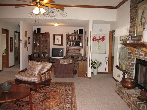 4th image of 250 Parkridge Cir