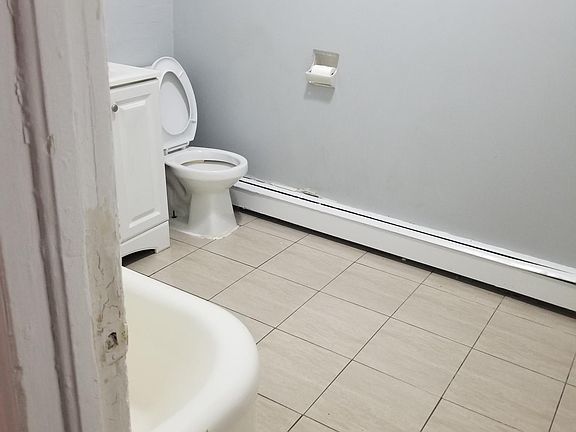 5th image of 14 Saint Pauls Ave APT 3