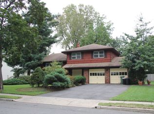 12 Pepperidge Rd, Paramus, NJ 07652