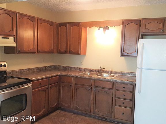 5th image of 1653 Carriage Hill Dr APT 7