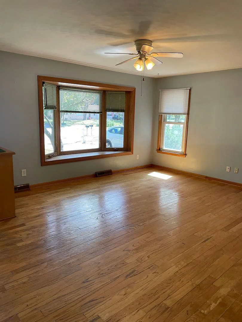 Kentwood schools! Three-bedroom brick ranch with beautiful fenced backyard. — Photo 3