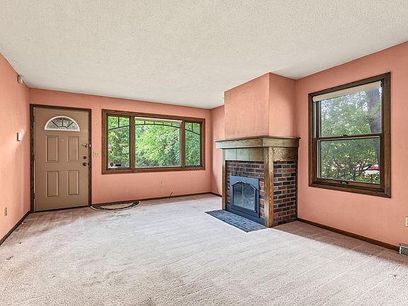 3rd image of 1677 Burns Ave