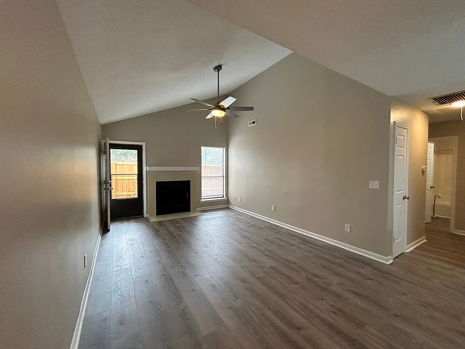 923 E Estates Blvd #E-5
