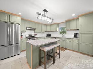 138 Shumaker Dr, Statesville, NC 28625