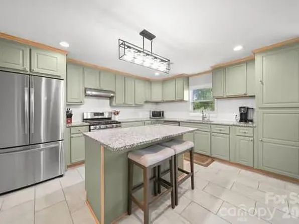 138 Shumaker Dr, Statesville, NC 28625