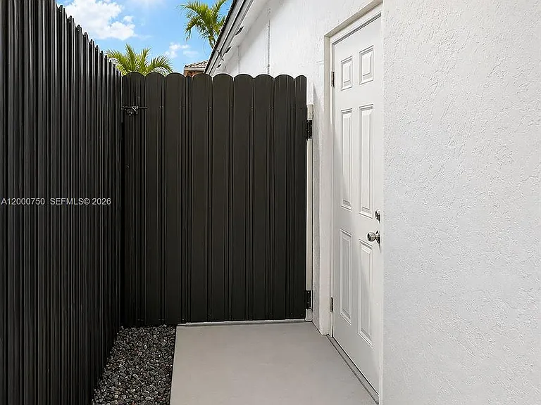 16247 SW 92nd Ter #B — Photo 2
