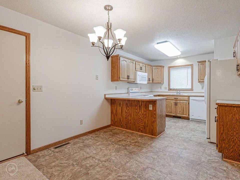 2nd image of 1801 34th St S #405