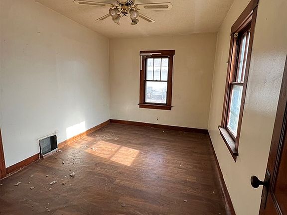 3rd image of 210 W Ellsworth Ave