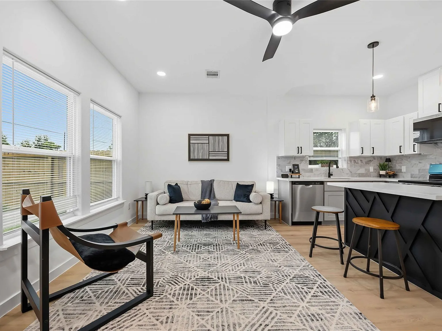 3 bed, 2.5 bath, 1212 sqft, $1,800 — Photo 4