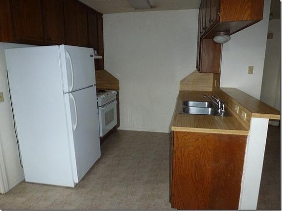 3rd image of 3921 Stoneridge Dr