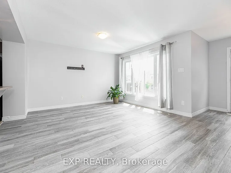 960 Messor Cres — Photo 16