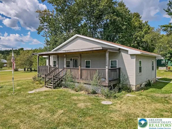 119 Rolling View Dr, Palmerton, PA 18071