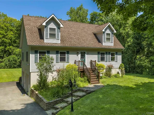 22 Hickory Lane, Pawling, NY 12564