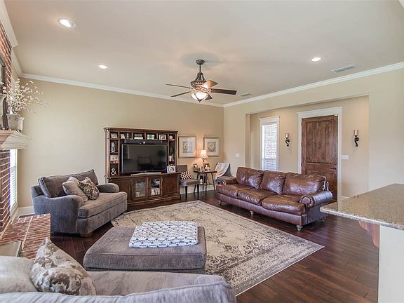5th image of 109 Mossy Creek Dr