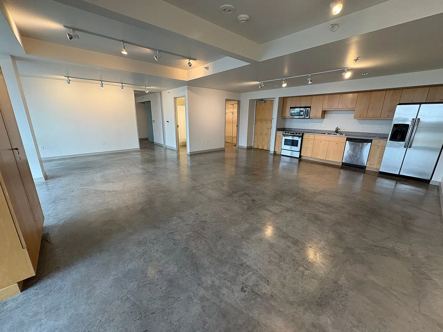 $2,850 | 1 Bedroom, 2 Bathroom Luxury Condo | No Pets | Available for Immediate move-in! — Photo 3