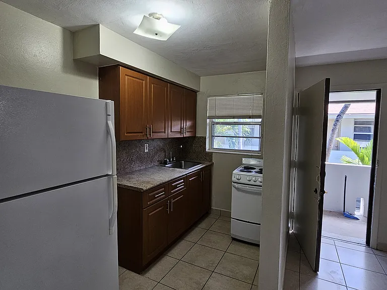 667 W 29th St #6 — Photo 5